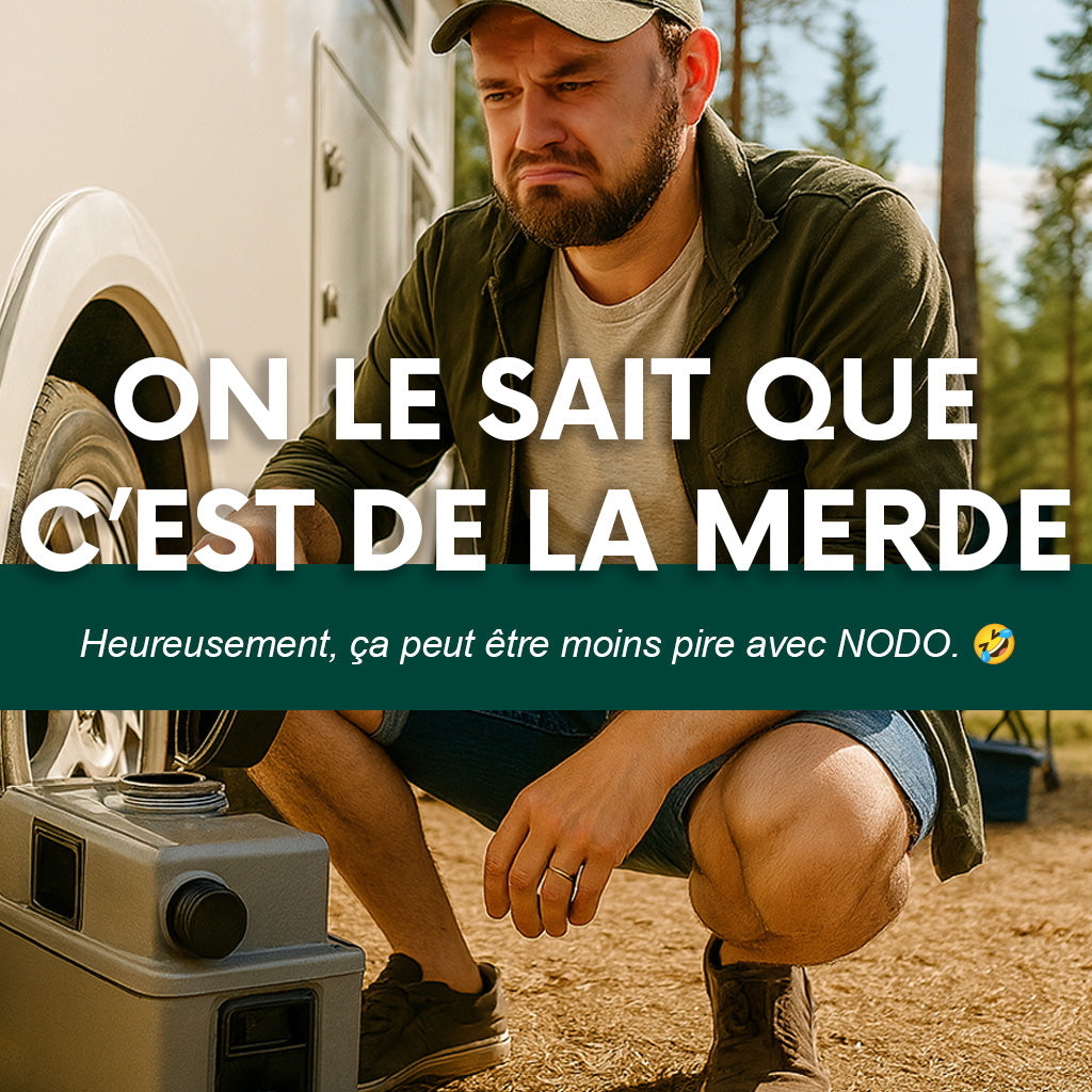 Campeur grimaçant en vidangeant la cassette de son VR avec le texte “On le sait que c’est de la merde – Heureusement, ça peut être moins pire avec NODO 🤣”. Visuel humoristique du neutralisant d’odeurs pour eaux noires fabriqué au Québec.